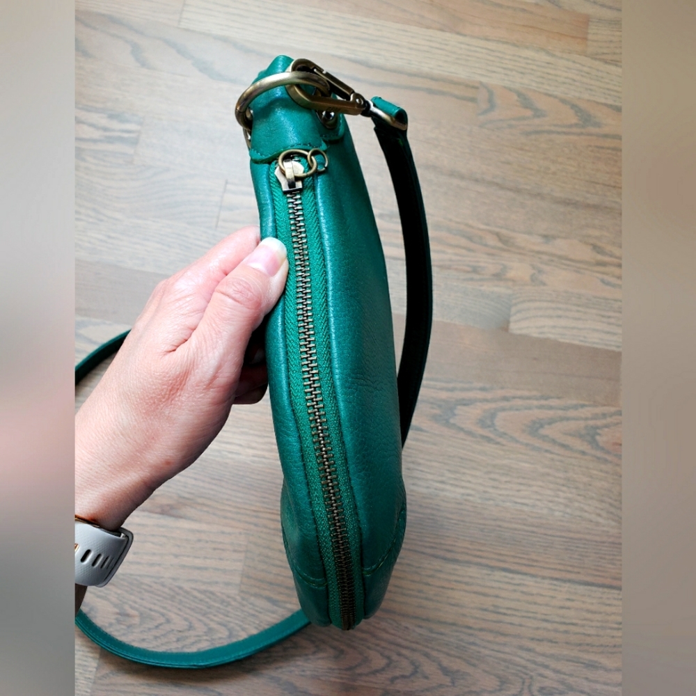 Hobo International Vale Convertible Leather Crossbody Bag - Picture 3 of 12